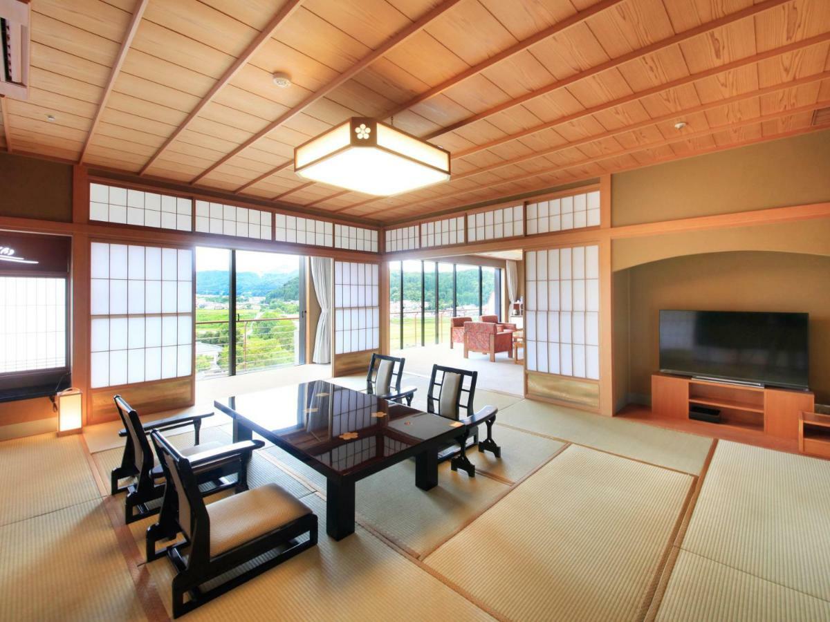 Hotel Yamashiro Onsen Miyabi No Yado Kaga Hyakumangoku Exterior foto